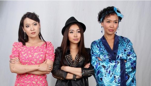 “Хувьсал”-ын хүүхнүүд яруу найрагч Х.Тэргэлээс зугатаж байна